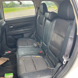 2015 Mitsubishi OUTLANDER SE — миниатюра 34