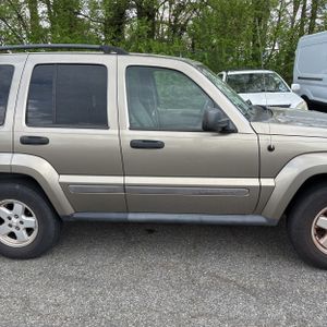JEEP LIBERTY SPORT - 9