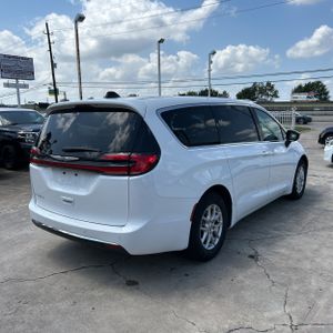 CHRYSLER PACIFICA TOURING L - 8