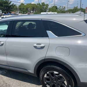 2025 KIA SORENTO S photo 6
