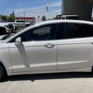 FORD FUSION SE - 3