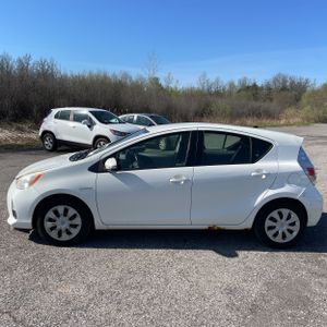 TOYOTA PRIUS C - 3