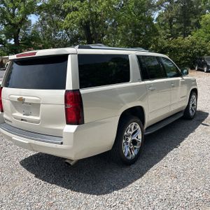 CHEVROLET SUBURBAN - 8