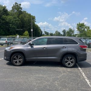 صورة 3 لـ 2018 Toyota HIGHLANDER LE