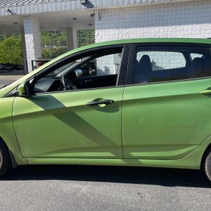 HYUNDAI ACCENT SE - 4