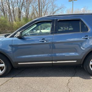 FORD EXPLORER XLT - 4