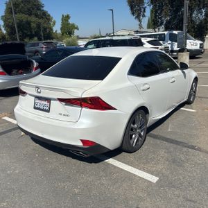 صورة 7 لـ 2019 Lexus IS 300 BASE