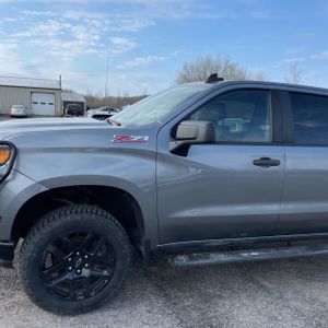 CHEVROLET SILVERADO 1500 CUSTOM TRAIL BOSS - 2