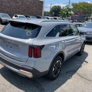 2025 KIA SORENTO S photo 8