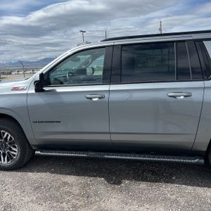 CHEVROLET SUBURBAN Z71 - 4