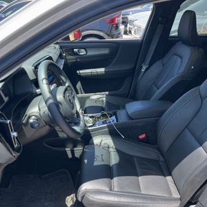 2023 Volvo XC40 B5 ULTIMATE DARK THEME thumbnail 30