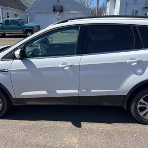 FORD ESCAPE SE - 4
