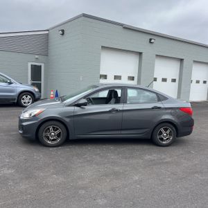 HYUNDAI ACCENT GLS - 3