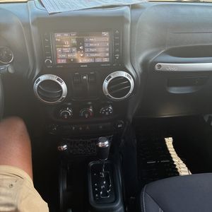صورة مصغرة 36 لـ 2015 JEEP WRANGLER SAHARA