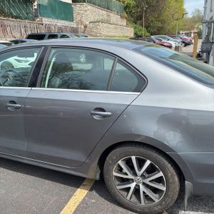 VOLKSWAGEN JETTA 1.4T SE - 6