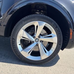 2017 Bentley BENTAYGA BASE — фото 20