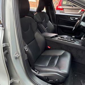 صورة مصغرة 33 لـ 2024 Volvo S60 B5 CORE DARK THEME