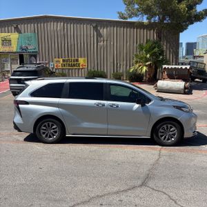 2023 Toyota SIENNA XLE 7-PASSENGER photo 10
