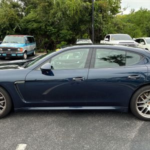 2015 Porsche PANAMERA 4 photo 3