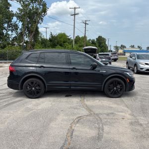 صورة 10 لـ 2022 Volkswagen TIGUAN SE R-LINE BLACK