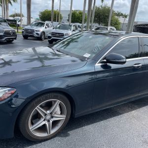 2017 Mercedes-BENZ E-CLASS 照片 2