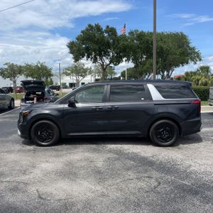 2025 KIA CARNIVAL LXS photo 3