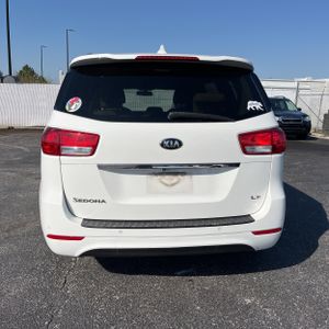 KIA SEDONA LX - 7