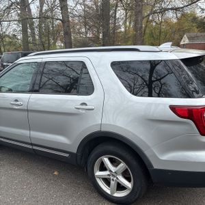 FORD EXPLORER XLT - 6