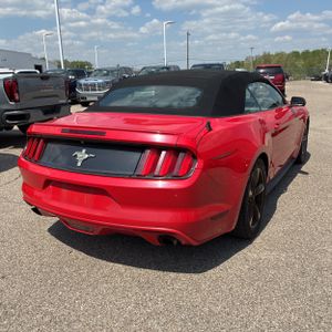 FORD MUSTANG V6 - 8