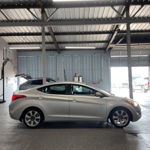 2013 Hyundai ELANTRA LIMITED photo 10