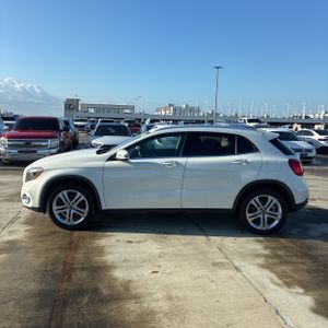 MERCEDES-BENZ GLA - 3