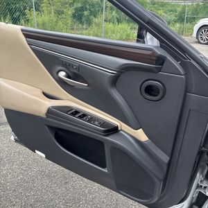 صورة مصغرة 59 لـ 2019 Lexus ES 300H BASE