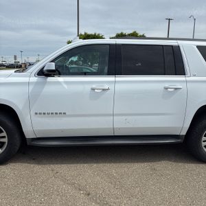 CHEVROLET SUBURBAN LT - 4