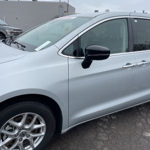 CHRYSLER PACIFICA TOURING L - 2