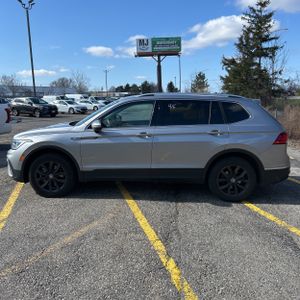 VOLKSWAGEN TIGUAN SE - 3