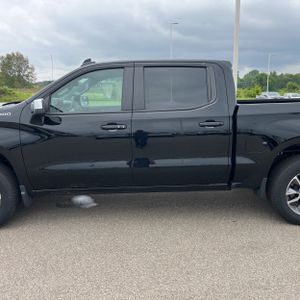 2025 Chevrolet SILVERADO 1500 LT — фото 4