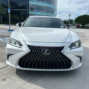 صورة 14 لـ 2024 Lexus ES 300H BASE