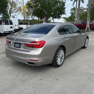 BMW 7 SERIES 740I - 8