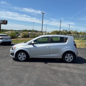 CHEVROLET SONIC LS AUTO - 3