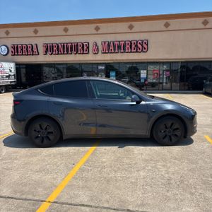TESLA MODEL Y LONG RANGE - 10