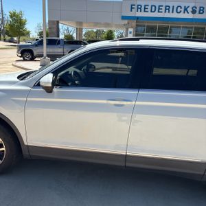 VOLKSWAGEN TIGUAN SE - 4