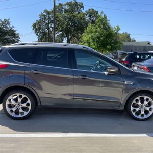 صورة 9 لـ 2016 FORD ESCAPE TITANIUM