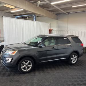 FORD EXPLORER XLT - 3