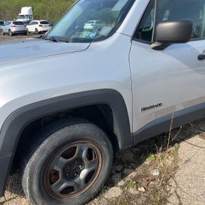 Jeep Renegade Sport 4D SUV 4WD - 2