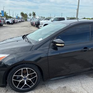 FORD FOCUS SE - 2