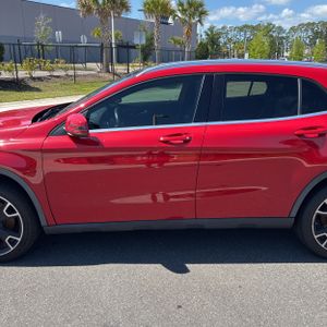 MERCEDES-BENZ GLA - 4