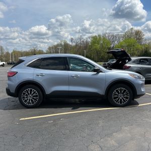 FORD ESCAPE SE PHEV - 10