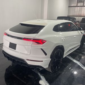 2020 Lamborghini URUS BASE photo 7