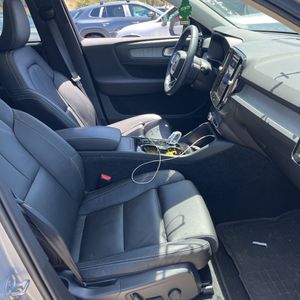 2023 Volvo XC40 B5 ULTIMATE DARK THEME thumbnail 31