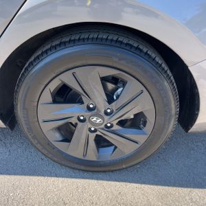 2021 Hyundai ELANTRA SEL — миниатюра 18